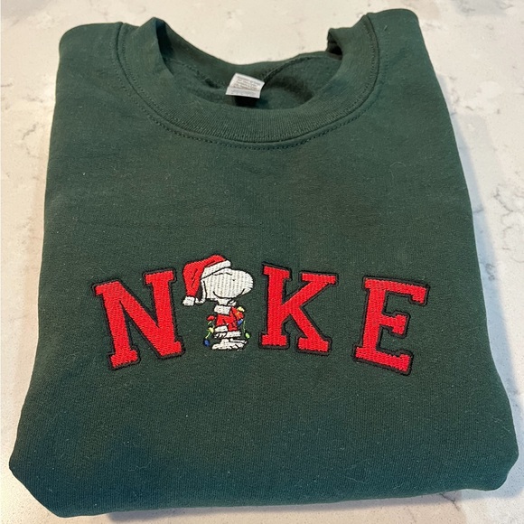 Embroidered Nike Snoopy Christmas Graphic Crewneck - Picture 2 of 5
